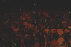 电视剧《西游记》主题曲《敢问路在何方》现场带字幕，图片
