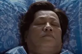 火云邪神装瘫痪，结果小伙子用手一摸，就知道他才是凶手！_超清图片