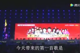 歌曲《月半小夜曲》现场带字幕，演唱：陈乐图片