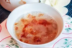 桃胶皂角米炖燕窝图片
