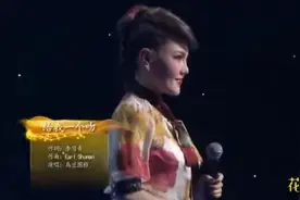 乌兰图雅现场版《给我一个吻》，别有一番韵味，图片
