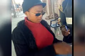 非洲黑人说他是在中国晒黑的，说要回非洲避暑