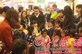 “妇女节”东城银座 小朋友彩笔下绘出母亲献恩情图片