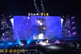 张韶涵现场演唱《隐形的翅膀》青春就是改变自己图片