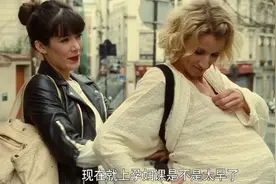 女子想当妈妈想疯了，上街都要假扮孕妇挺个假肚子视频封面