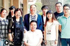 王宽：茶楼卖唱 养育孤儿图片