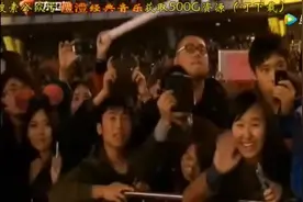 王二妮姐妹合体，一首歌就把台下观众的心都融化了图片