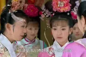还珠格格：永琪大婚，含香送小燕子紫薇回部服装，三人载歌载舞暂忘烦恼视频封面