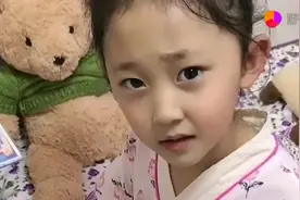 搞笑父女：何依诺不满意爸爸去家长会，接下来的对话搞笑了图片