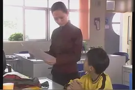 班主任质疑倒是第一的作画水平，他用一根魔法羽毛让老师赞不绝口视频封面
