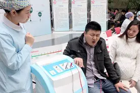 生孩子有多痛？看看这10个准爸爸体验后的表情就知道图片