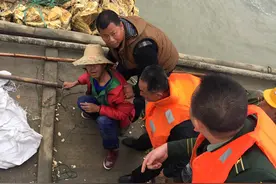 男子自制泡沫船欲从大嶝私渡金门 不料被民警当场抓获图片