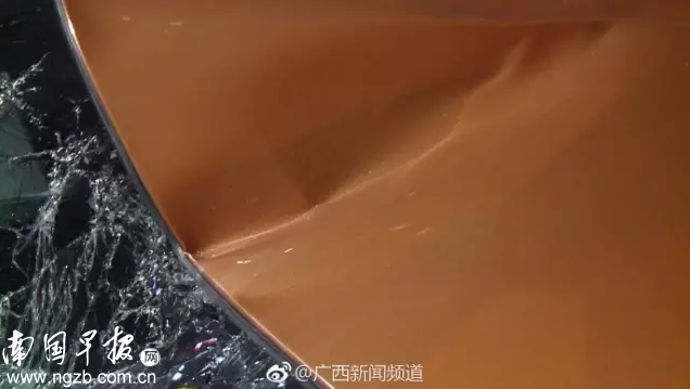 南宁街头一兰博基尼深夜撞倒代驾小哥！网友：怎么又是你