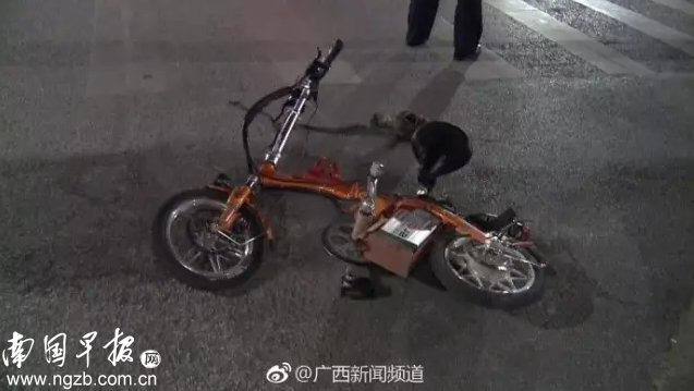 南宁街头一兰博基尼深夜撞倒代驾小哥！网友：怎么又是你