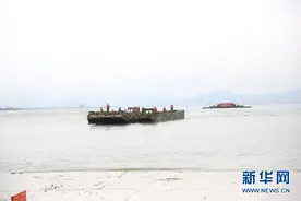 实拍：18分钟，架设222米长水上浮桥！图片