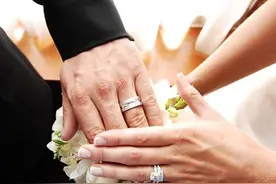 甜蜜蜜：视频订婚也浪漫 印尼准新娘隔空喊愿意图片