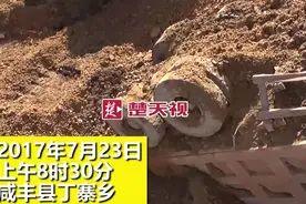 恩施山体突然塌方货车被埋 司机被卡驾驶室图片
