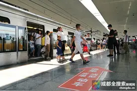 犀浦站动车地铁同台换乘只需5分钟 去青城山更方便了图片