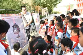 河北博物院志愿服务队进小学讲文物图片