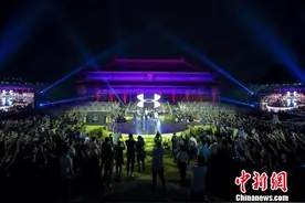 库里太庙盛典激情上演 丁宁、张蓝心倾情助阵图片