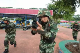 战训合一 模拟演练锻精兵——武警广西边防总队防城港边防支队机动大队强化反恐演练图片