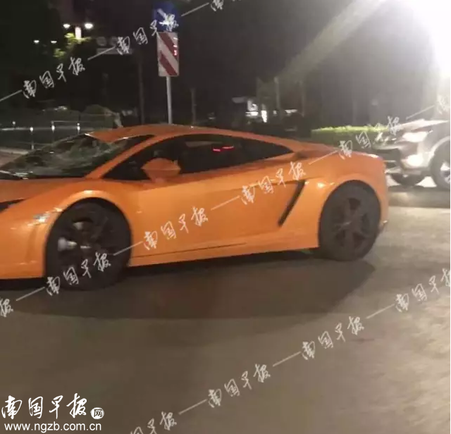南宁街头一兰博基尼深夜撞倒代驾小哥！网友：怎么又是你