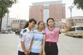 省会爱心家庭资助保定贫困家庭女孩吕楚楚图片