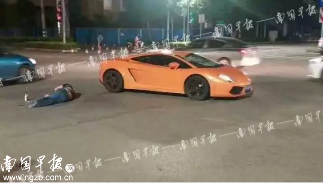 南宁街头一兰博基尼深夜撞倒代驾小哥！网友：怎么又是你
