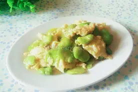 蚕豆米炒鸡蛋图片