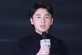 雷佳音佩戴宝齐莱马利龙飞返计时码表出席《绣春刀·修罗战场》首映礼图片