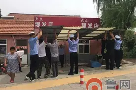 平度：清摆放拆乱建 东阁中队全面整治青岛路市容环境秩序图片