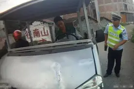 无证驾驶改装报废车上路，还想跑？没门！图片