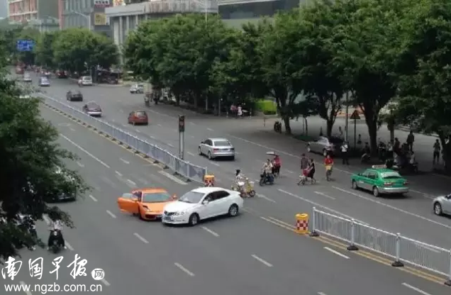 南宁街头一兰博基尼深夜撞倒代驾小哥！网友：怎么又是你
