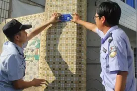 门牌附上专属“二维码” 扫一扫足不出户办暂住证图片