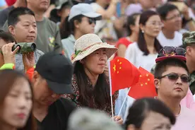 国际军事比赛｜中国承办赛事开幕，陆军精锐实弹演示场面震撼图片