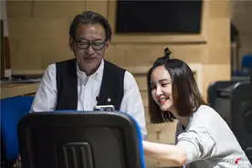 张歆艺赴比利时为电影录音 牵手梅林茂打造主题曲图片