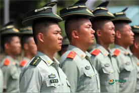 烈日下的队列训练图片