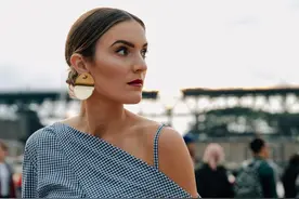 【衣帽间】 这个夏天想展示个性还得小露单肩图片