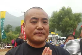 一掌断八砖！少林无遮大会选手打破铁砂掌记录图片