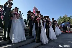 「热点」实在太浪漫！81位兵哥哥携美丽新娘举行集体婚礼……图片