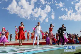 草原放歌 盛夏倾城释放激情——《美丽中国唱起来》走进和布克赛尔图片