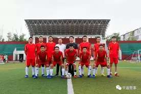 平遥公安局五人足球队夺得亚军！图片