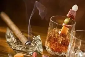 可怕！常州男子喝完半斤白酒、两瓶啤酒后，竟然一滴尿也排不出！图片