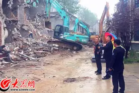 菏泽集中拆除16栋违建别墅 总面积达13500平米图片