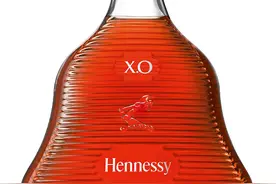 轩尼诗联手著名设计师马克·纽森，推出干邑 X.O 限量版酒瓶图片