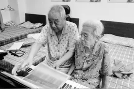 伉俪情深 省会一对耄耋老夫妇不离不弃感动人图片