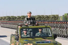 沙场点兵，展现尖兵利箭英雄本色图片