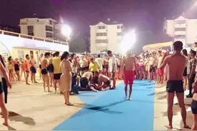 大人去换泳裤孩子自己跳下水，横县一男孩泳池溺亡谁之责？图片