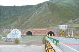 共玉高速正式通车运营结束了青海省青南高原冻土区没有高等级公路的历史图片