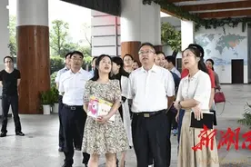 省文明办考察大同小学全国文明校园创建工作图片
